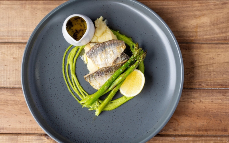Fish with asparagus